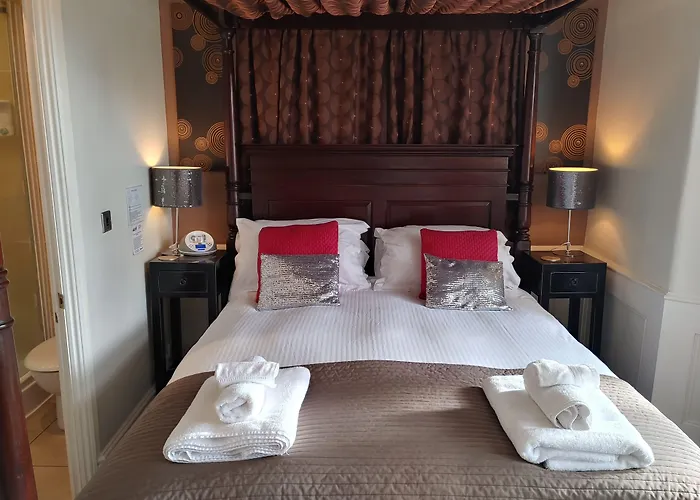 The Bath House Boutique B&B - In-Room Breakfast - Free Parking